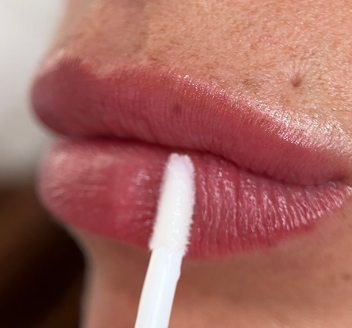Micropigmentación de labios realizada por alumna de Isabelle's Academy